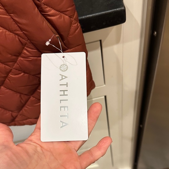 Athleta Quilted Vest in Warm Rust, NWT, size small - Picture 2 of 9